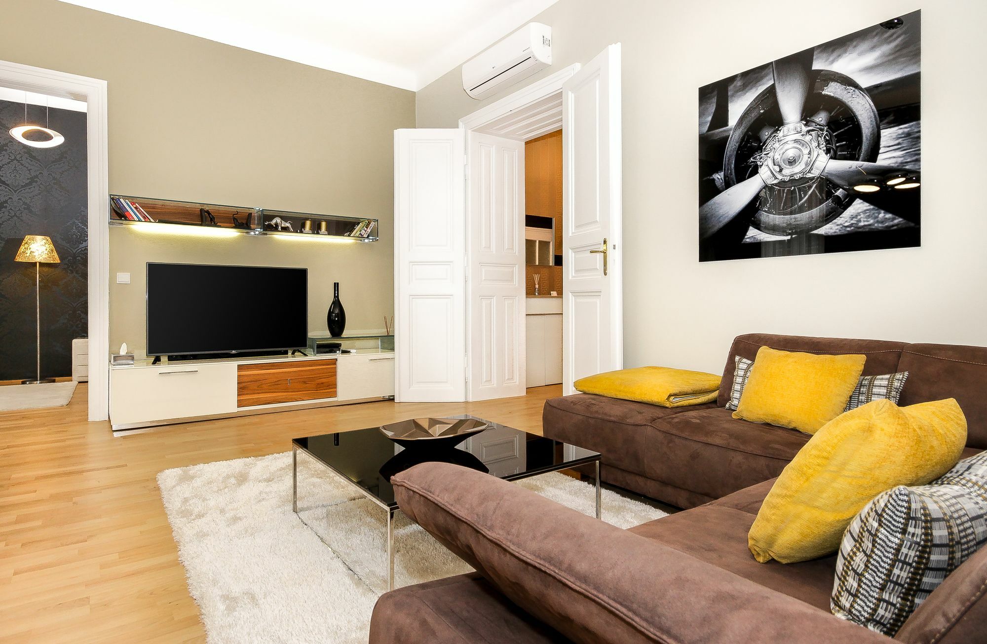 Abieshomes Serviced - Downtown Appartement